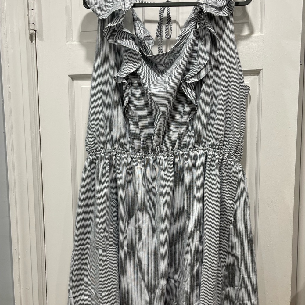 ANDREE BY UNIT Ruffled Gray Striped Dress